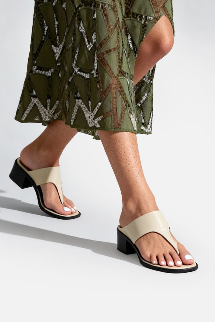 Mule Minimalista em Couro com Salto Bloco Off White