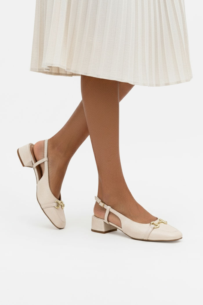 Chanel com Enfeite Salto Bloco Off White