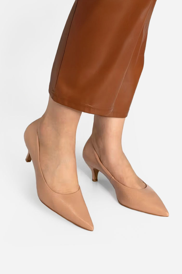 Scarpin Salto Médio Clássico Amêndoa