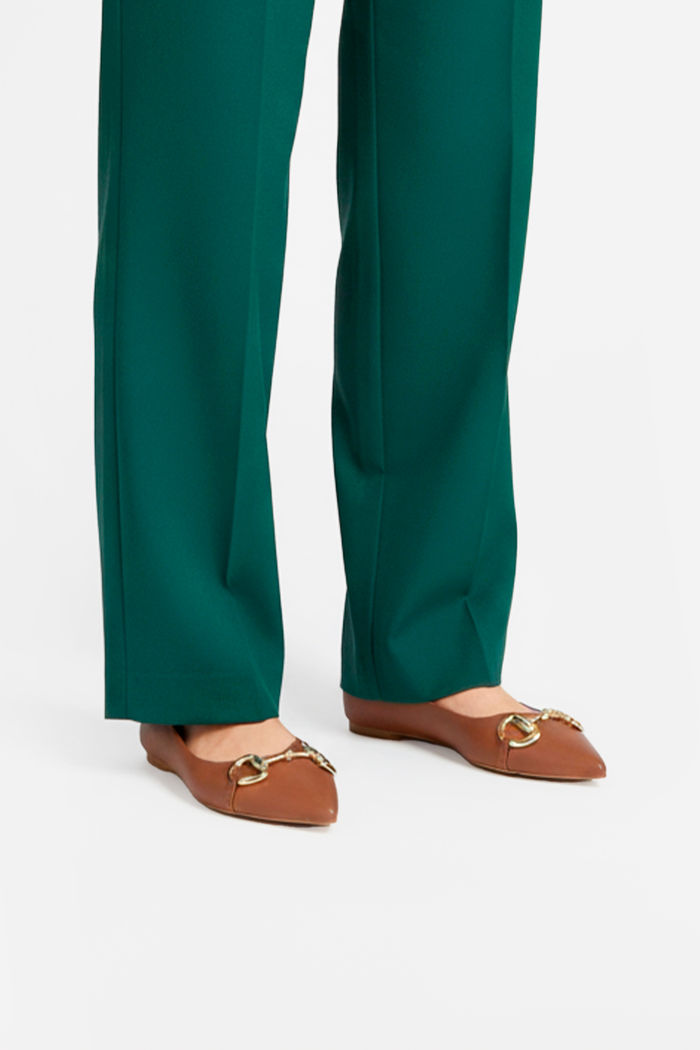 Sapatilha Elegante com Bico Fino Caramelo