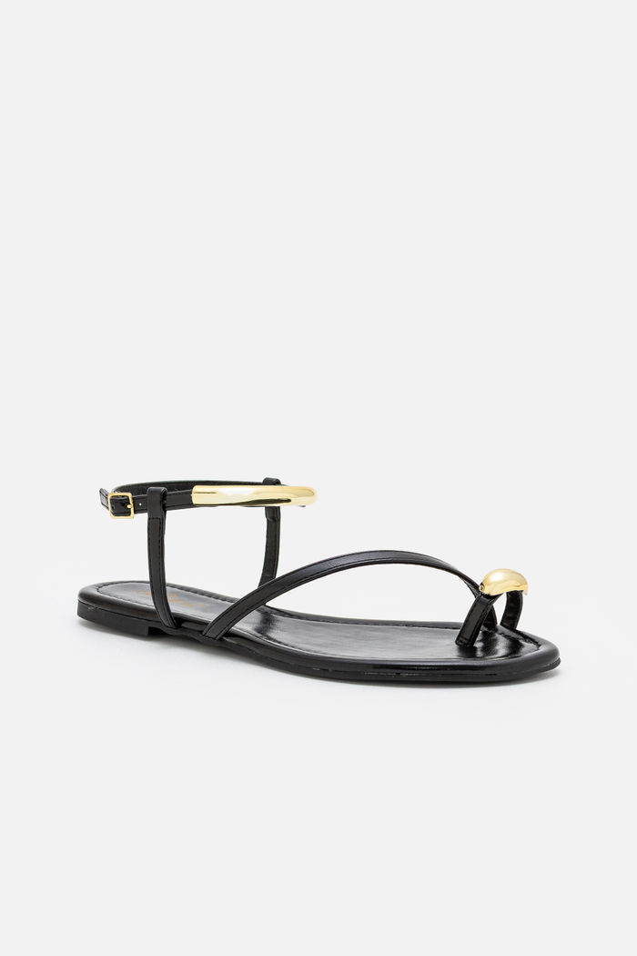 Rasteira Estilosa com Enfeites Metálicos Preto