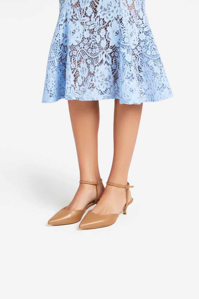 Chanel Elegante em Couro com Salto Fino Caramelo