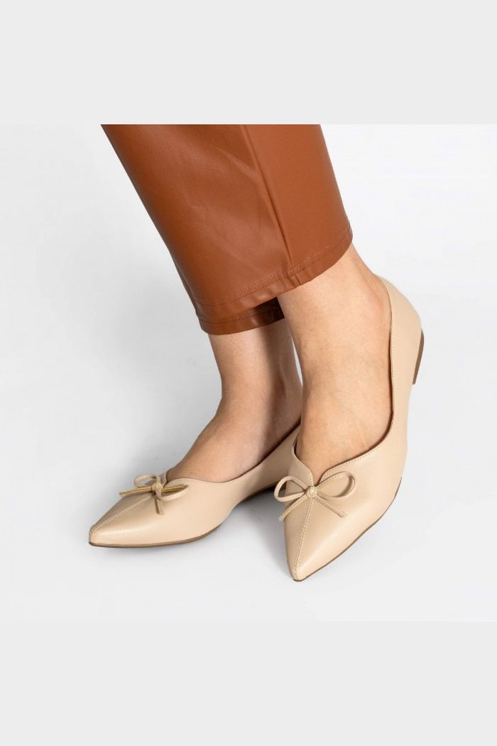 Sapatilha Laço e Bico Fino Amêndoa