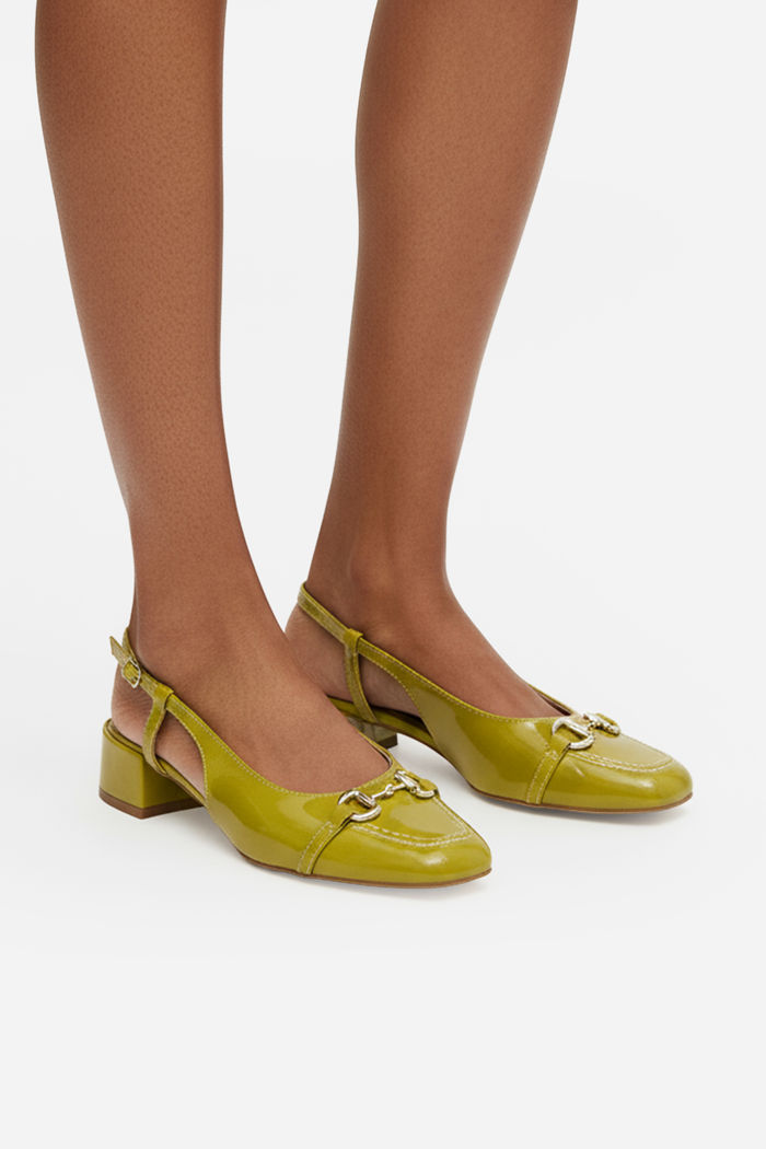 Chanel com Enfeite e Salto Bloco Verde