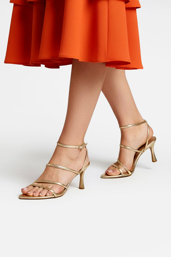 Sandália Metalizado com Tiras Finas e Salto Taça Champagne