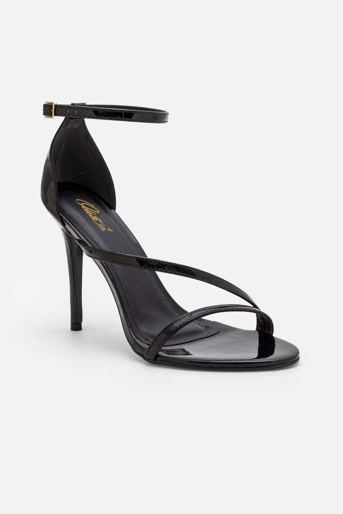 Sandália com Tiras Finas e Calcanhar Fechado Preta