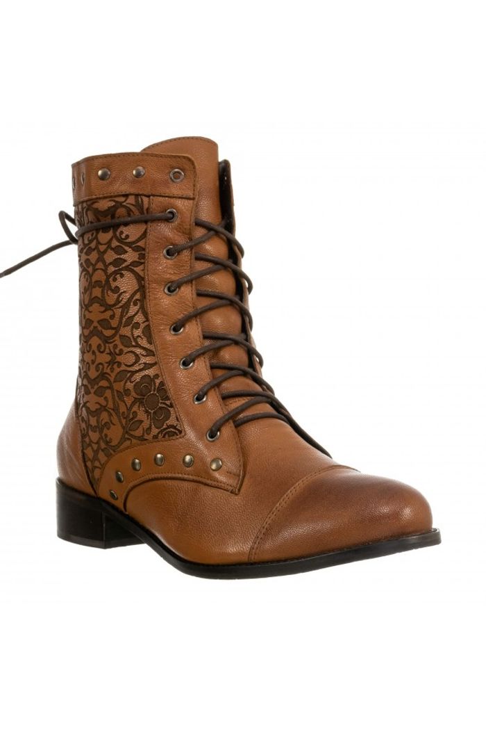 Bota com Detalhes em Laser Caramelo