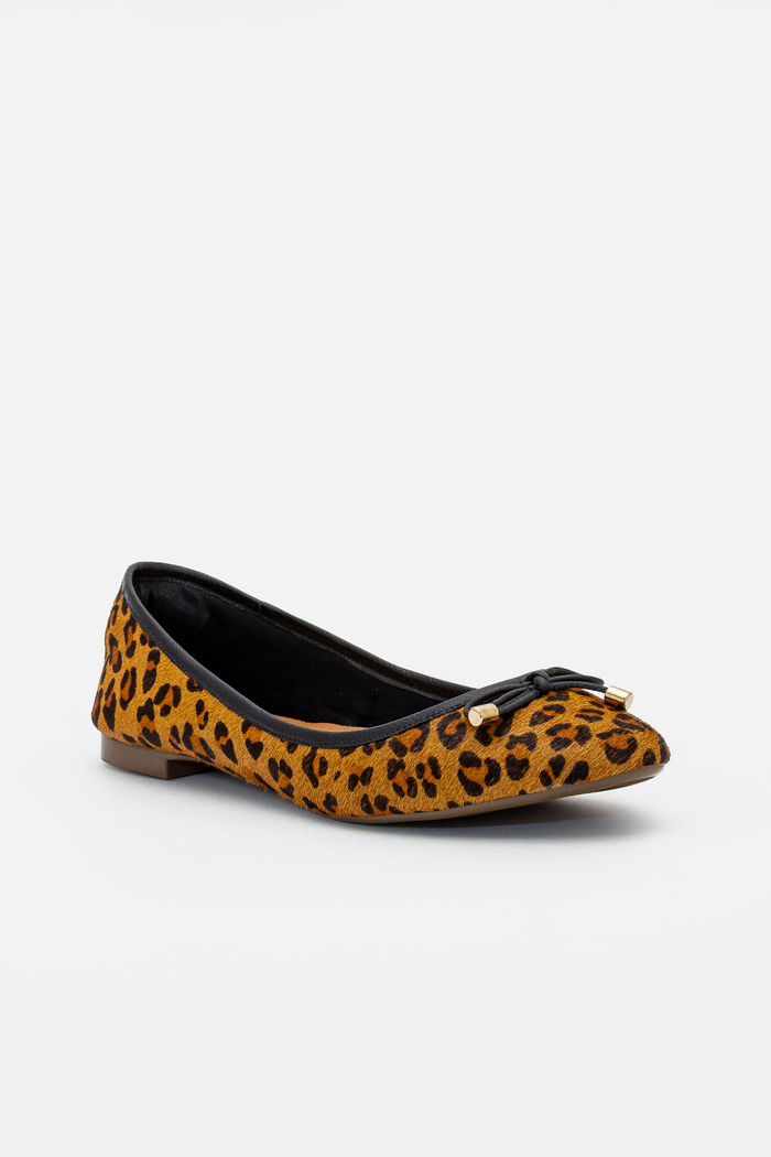 Sapatilha Delicada em Couro Onça