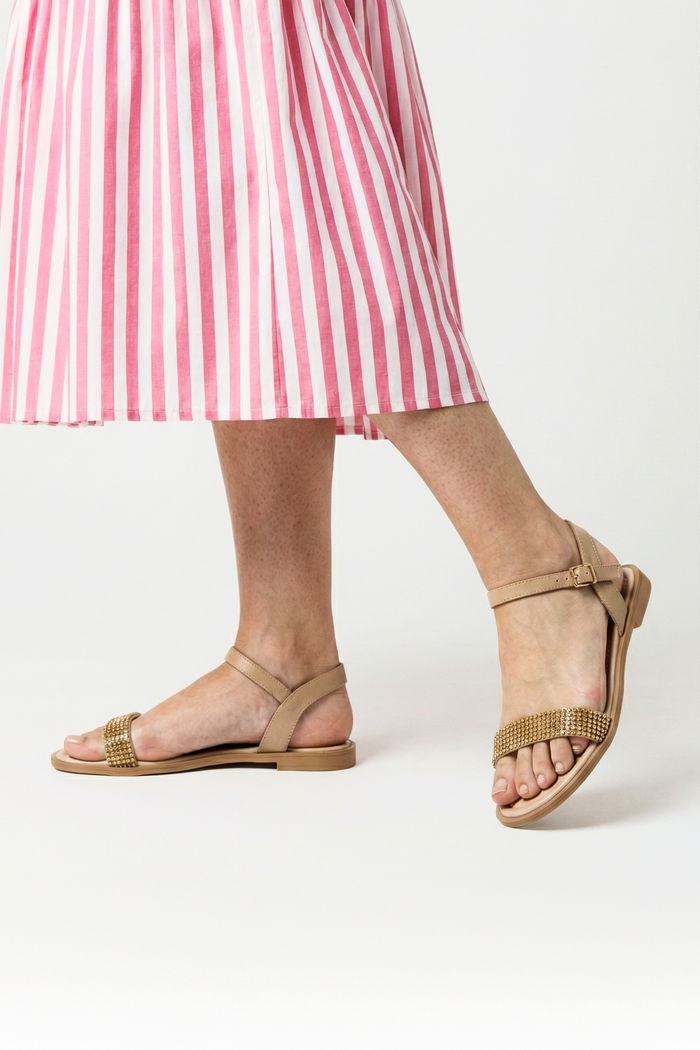 Rasteira com Tira de Brilho Amêndoa