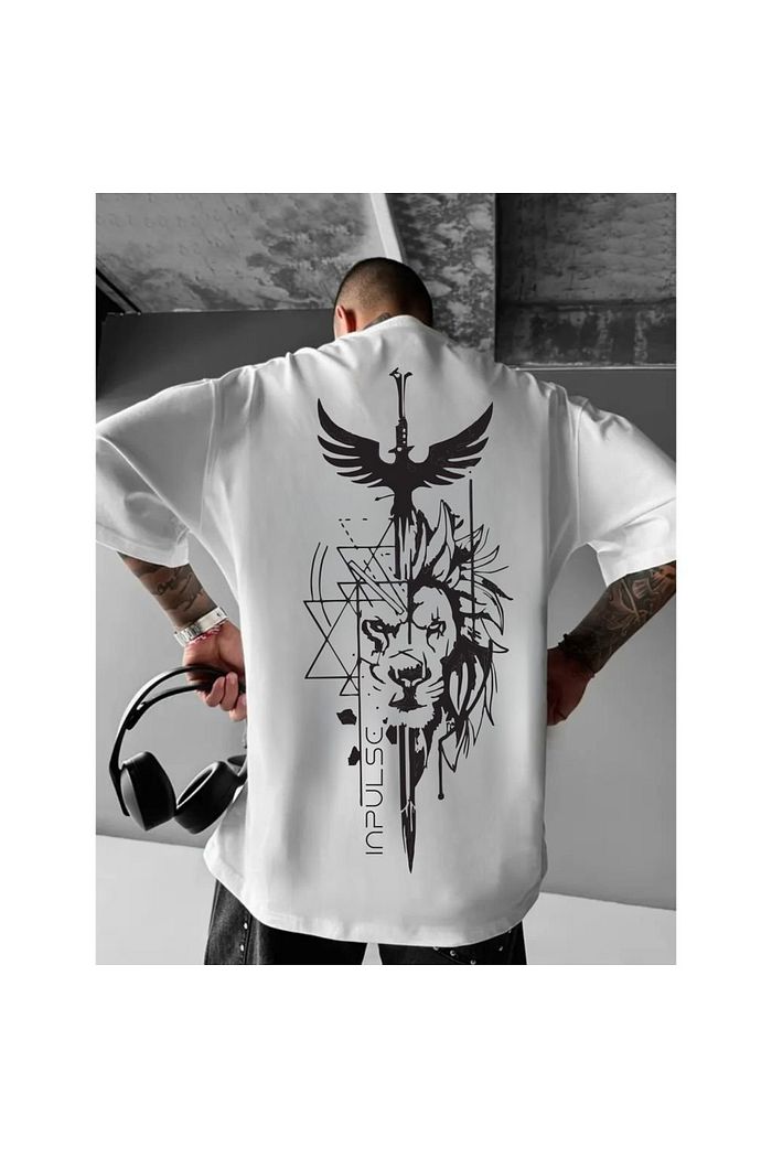 Camiseta Oversized Estampada Lyon Sword