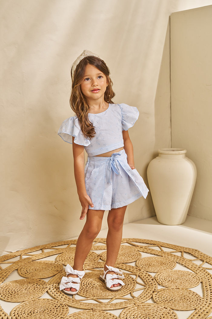 CONJUNTO CROPPED E SHORTS EM TECIDO BORDADO