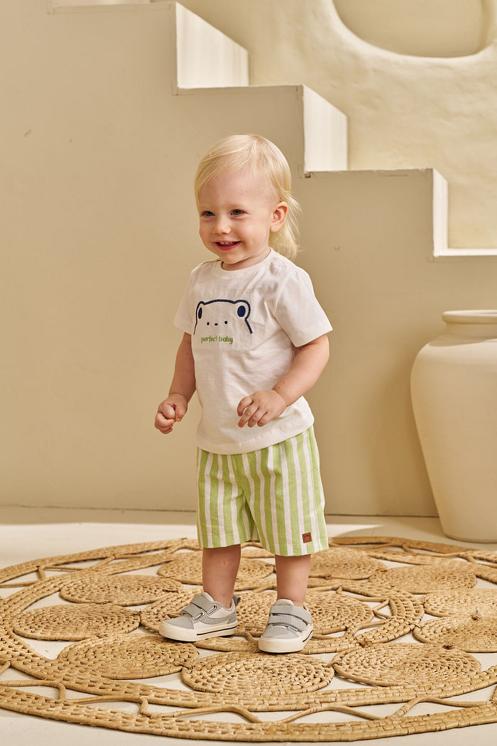 CONJUNTO T-SHIRT EM MEIA MALHA E SHORT EM TECIDO ECO BAMBU