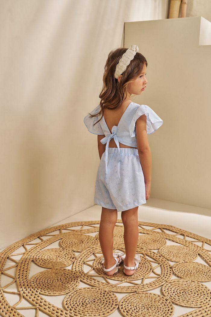 CONJUNTO CROPPED E SHORTS EM TECIDO BORDADO