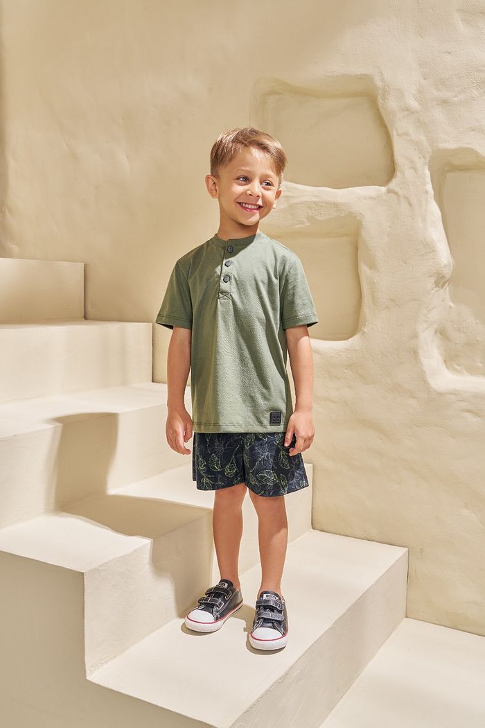 CONJUNTO T-SHIRT EM MEIA MALHA E SHORT EM TECIDO RAYON STAMP JOY