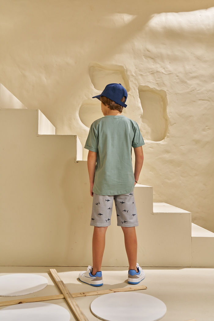 CONJUNTO T-SHIRT EM MEIA MALHA E BERMUDA EM MOLETINHO SHARK