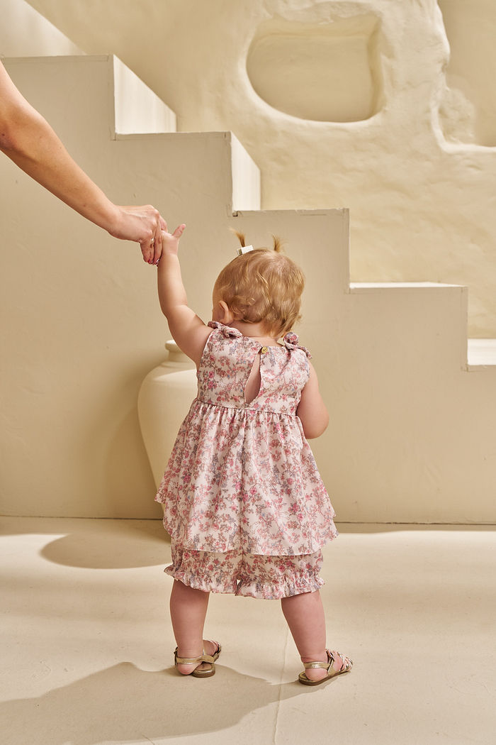 CONJUNTO BATA COM LAÇO E SHORTS BOMBACHA EM OLÍMPIA LE PETIT