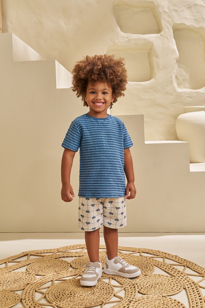 CONJUNTO T-SHIRT EM MALHA CORDA ESTONADA E SHORT EM MOLETINHO PASSEIO DE BIKE