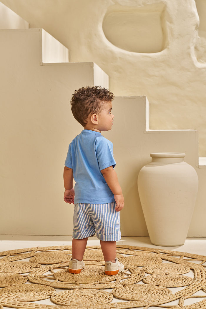 CONJUNTO T-SHIRT RAGLAN EM MEIA MALHA E SHORT EM TECIDO ECO CAMOMILA