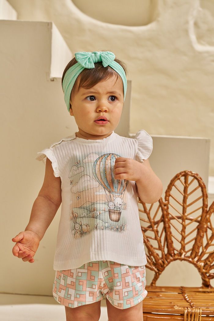 CONJUNTO BLUSA EM MALHA CREPADA E SHORTS EM PONTO ROMA QUADRICHIC