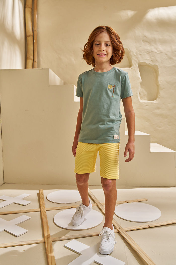 CONJUNTO T-SHIRT EM MEIA MALHA E BERMUDA EM JACQUARD ONDULÊ