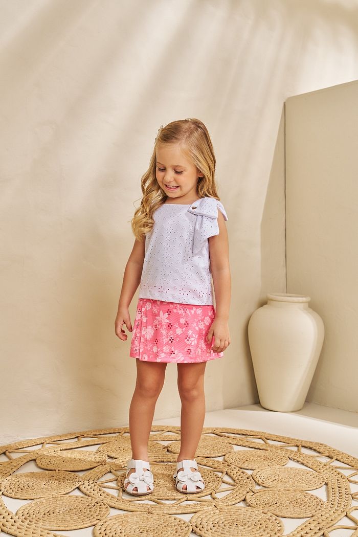CONJUNTO BLUSA COM LAÇO EM LAISE E SHORTS SAIA EM LAISE BÁLSAMO