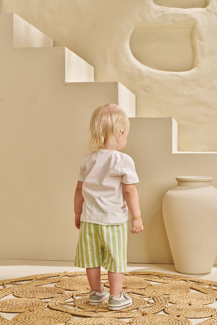 CONJUNTO T-SHIRT EM MEIA MALHA E SHORT EM TECIDO ECO BAMBU