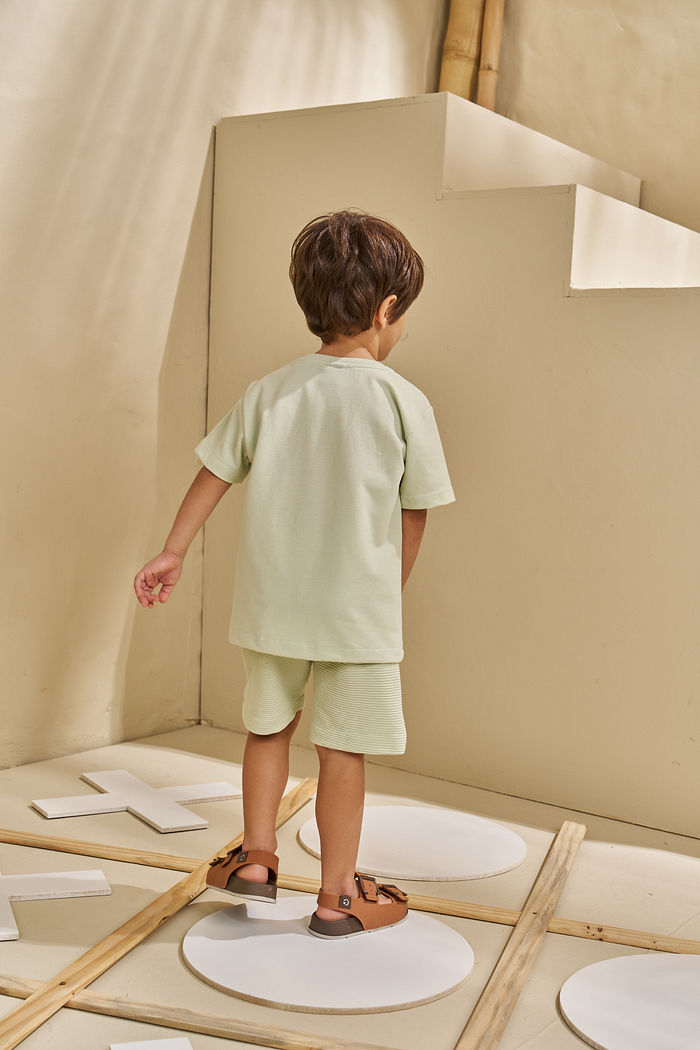 CONJUNTO T-SHIRT EM PIQUET E SHORT EM JACQUARD ONDULÊ