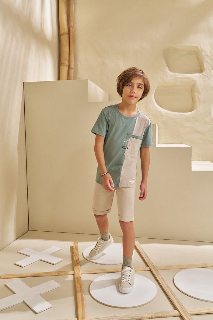 CONJUNTO T-SHIRT EM MEIA MALHA E BERMUDA EM MOLETINHO