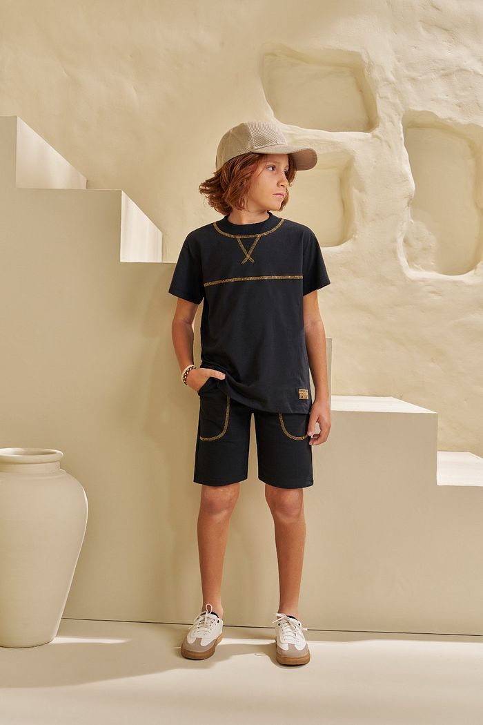 CONJUNTO T-SHIRT EM MEIA MALHA E BERMUDA EM MOLETINHO