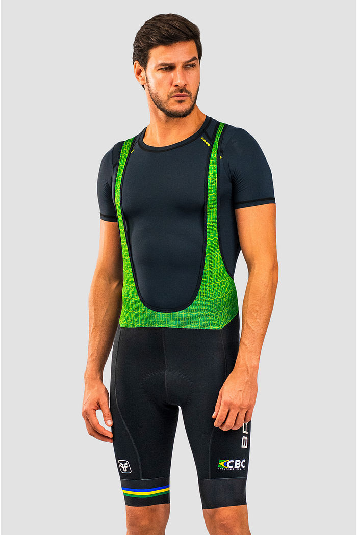 Com o Bretelle de Ciclismo Brasil Collection Free Force voce vive a experiência de se equipar como os atletas de elite do Campeonato Mundial de Ciclismo em Glasgow, na Escócia.      Com o forro Invert Air Gel esse Bretelle te propor...   