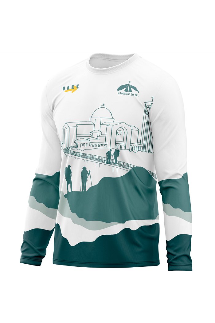 camiseta na cor branca coleção basilica destinada para peregrinos que vão fazer o caminho da fe imagem lateral