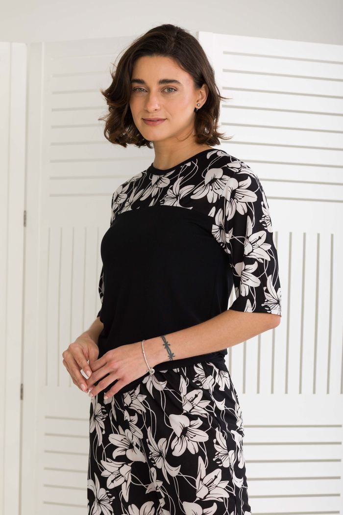 PIJAMA FEMININO MANGA CURTA CALÇA MIDI LIRIOS