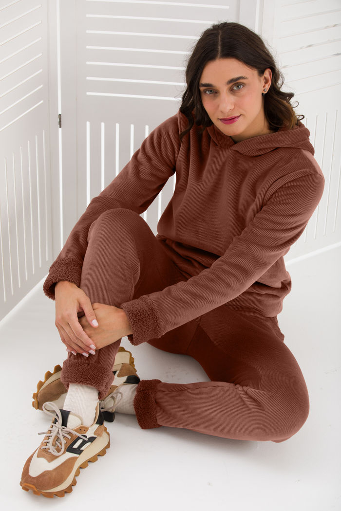 CONJUNTO MANGA LONGA PELUCIADO COM CAPUZ MALHA DUBLADA VELUDO MARROM