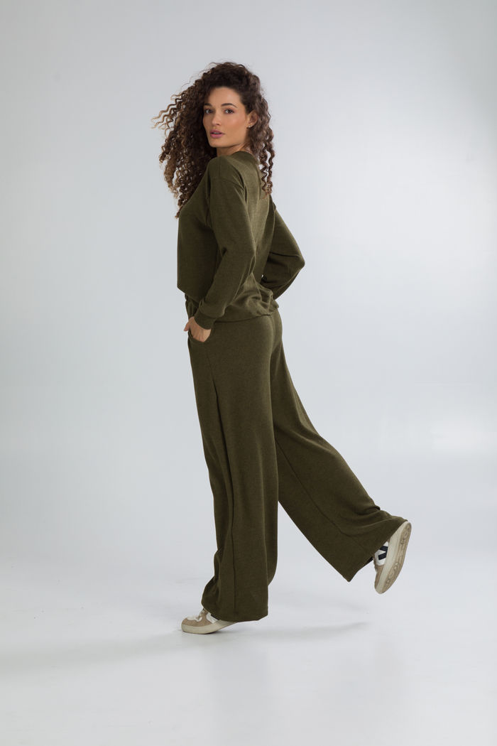 CONJUNTO FEMININO MALHA WINTER BLUSA AMPLA E CALÇA WIDE OLIVA