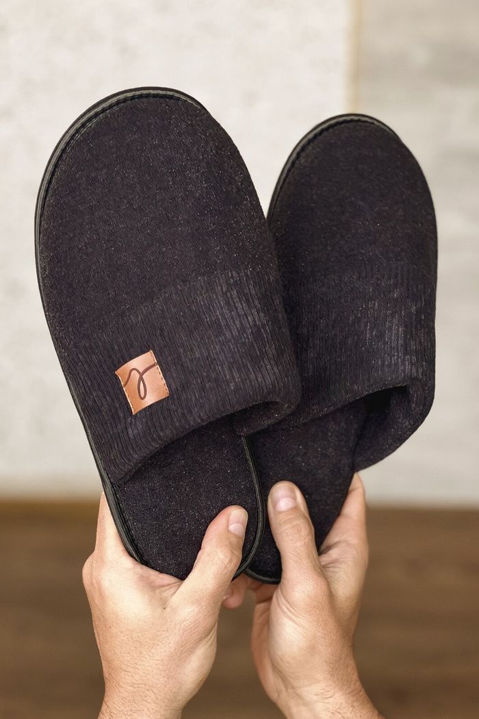 CHINELO PANTUFA PRETO DETALHE EM RIBANNA