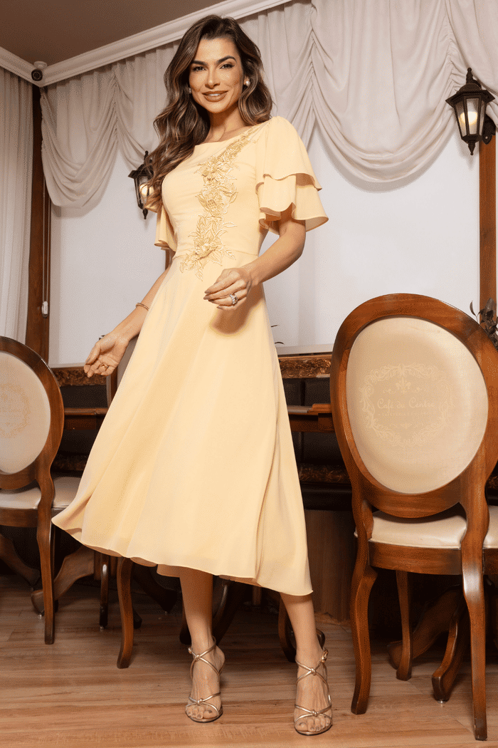 VESTIDO CREPE COM BABADOS NA MANGA E APLICACAO EM GRIPIR - 14491