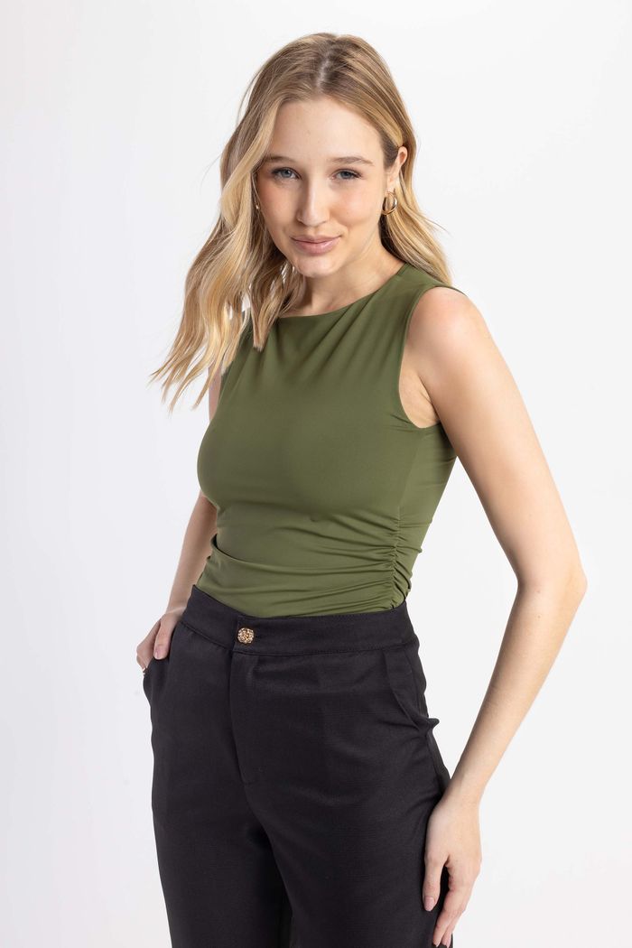 Blusa sem Manga com Franzidos