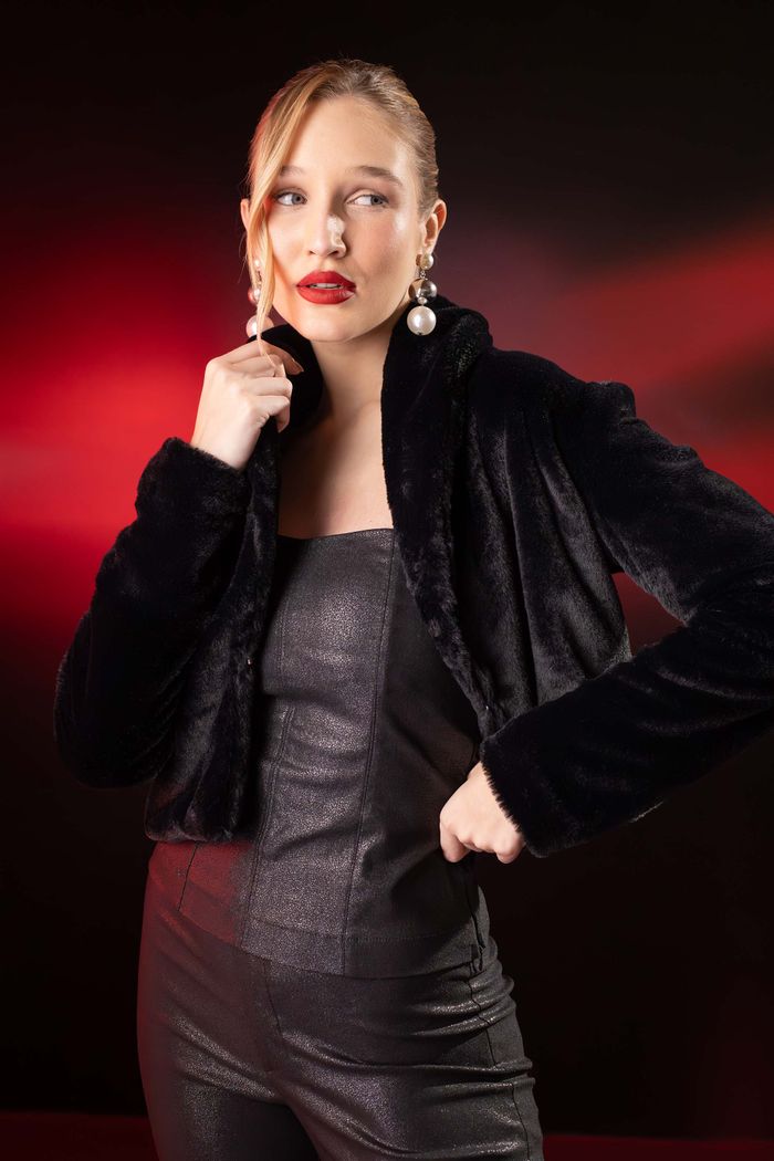 Casaco de Pelos com Gola