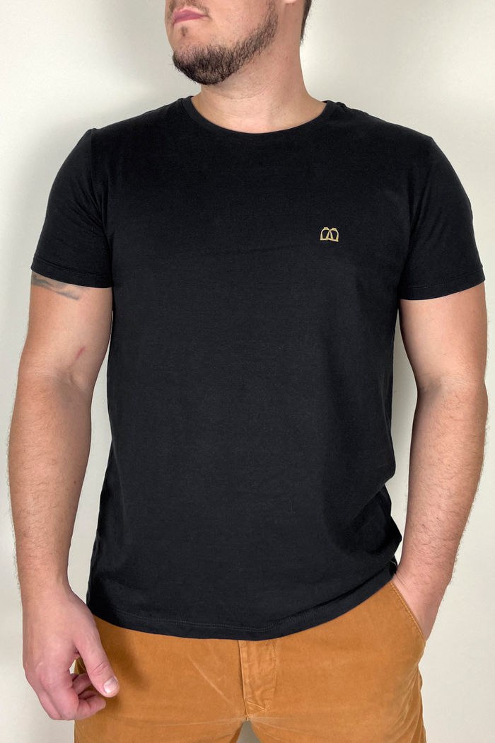 CAMISETA MASCULINA BÁSICA LOGO EM GEL RELEVO (BM01)