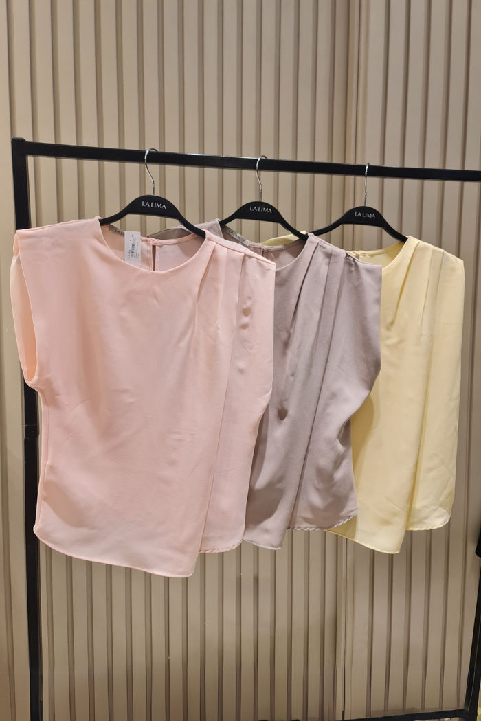 Blusa Elegante com Pregas nos Ombros 3 Cores