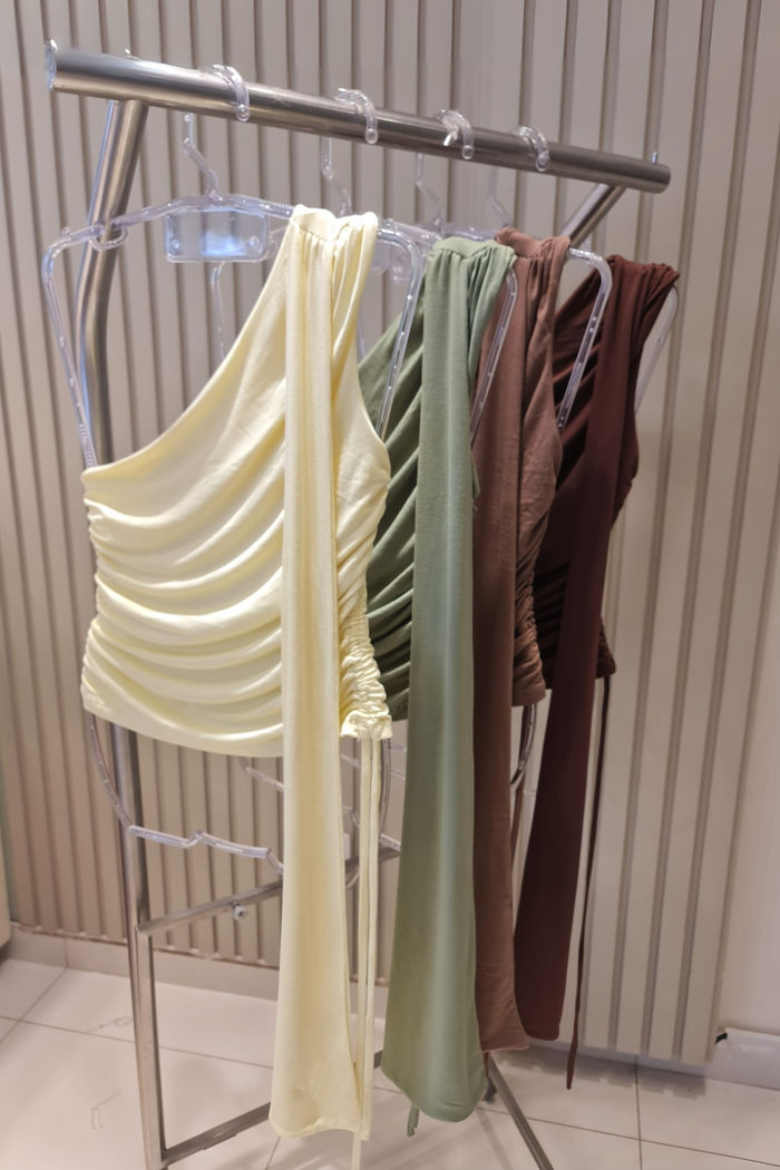 Blusa 1 Ombro com Drapeada com Faixa Estilosa 4 Cores