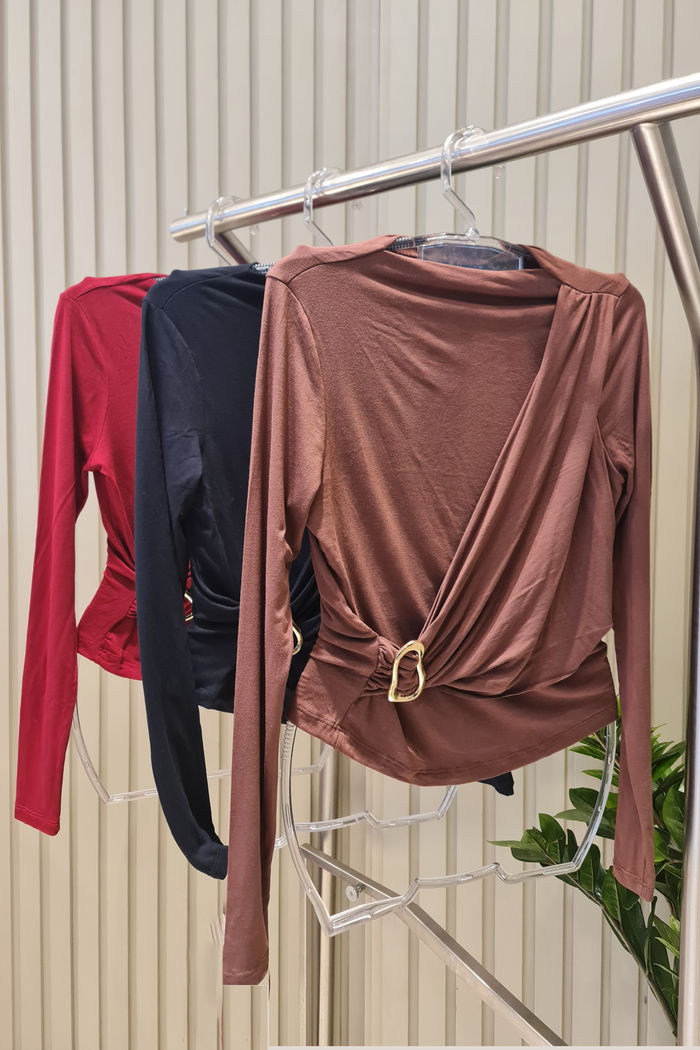 Blusa Manga Longa com Drapeadae Fivela 3 Cores