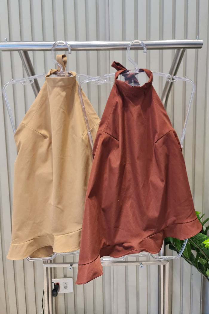 Blusa Frente U Babados Gola Alta 2 cores