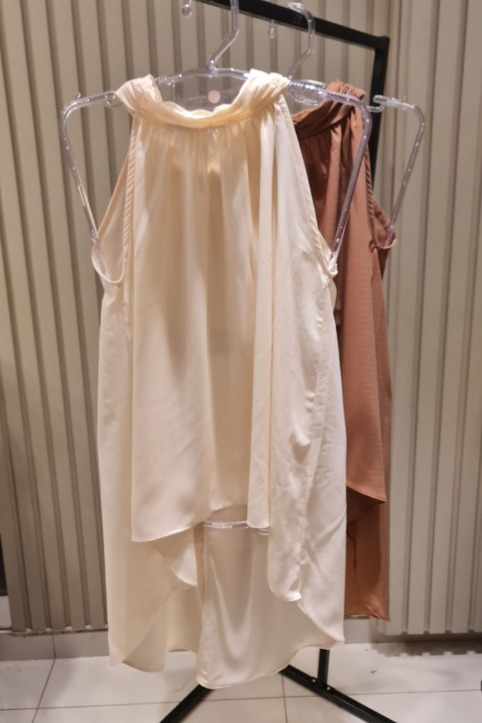 Regata Túnica Mullet em Crepe Texturizado com Gola Alta 2 Cores