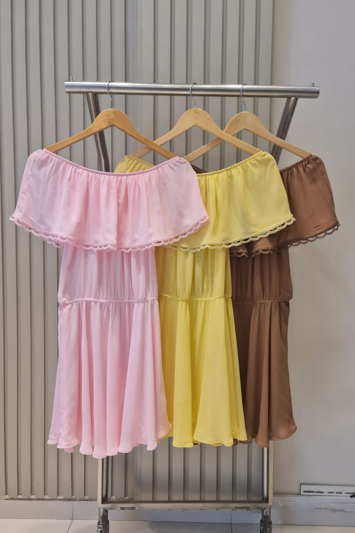 Vestido Ombro a Ombro com Renda 3 Cores