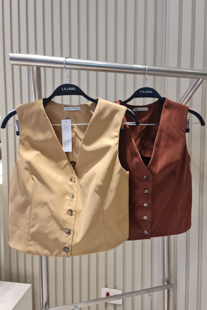 Colete Alfaiataria em Sarja com Botões 2 Cores