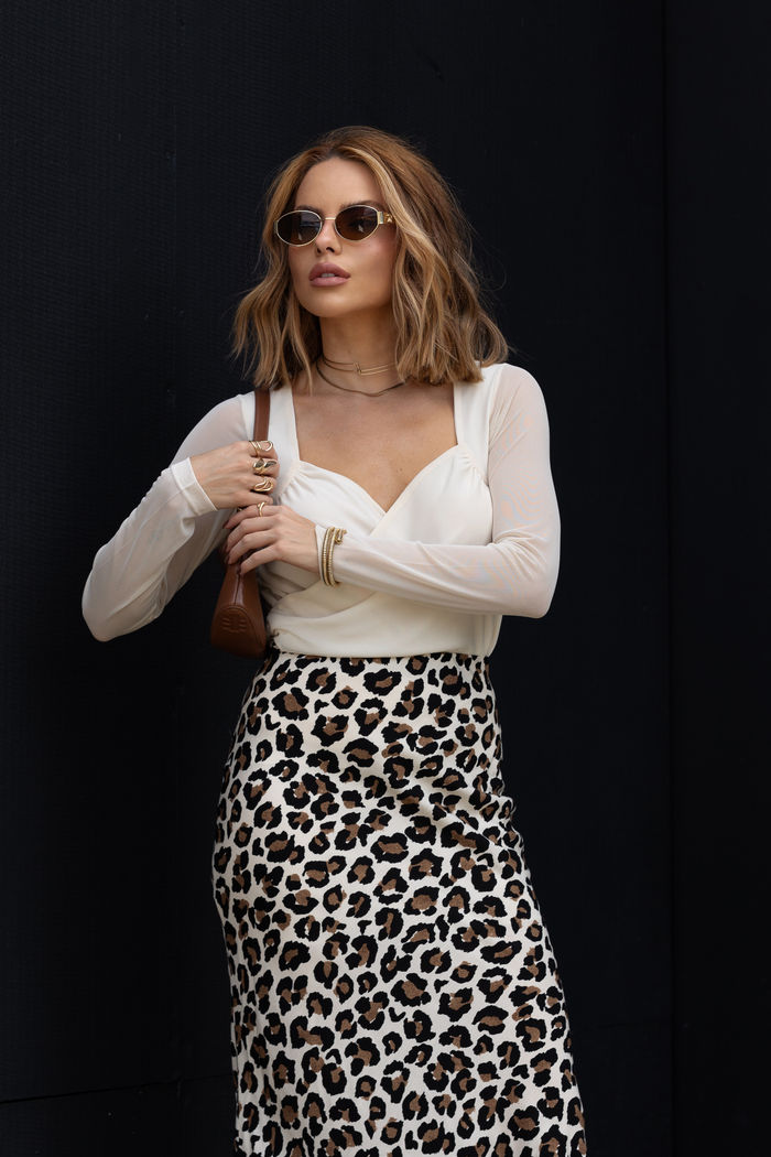 Blusa Transpassada Drapeada de Tule Manga Longa