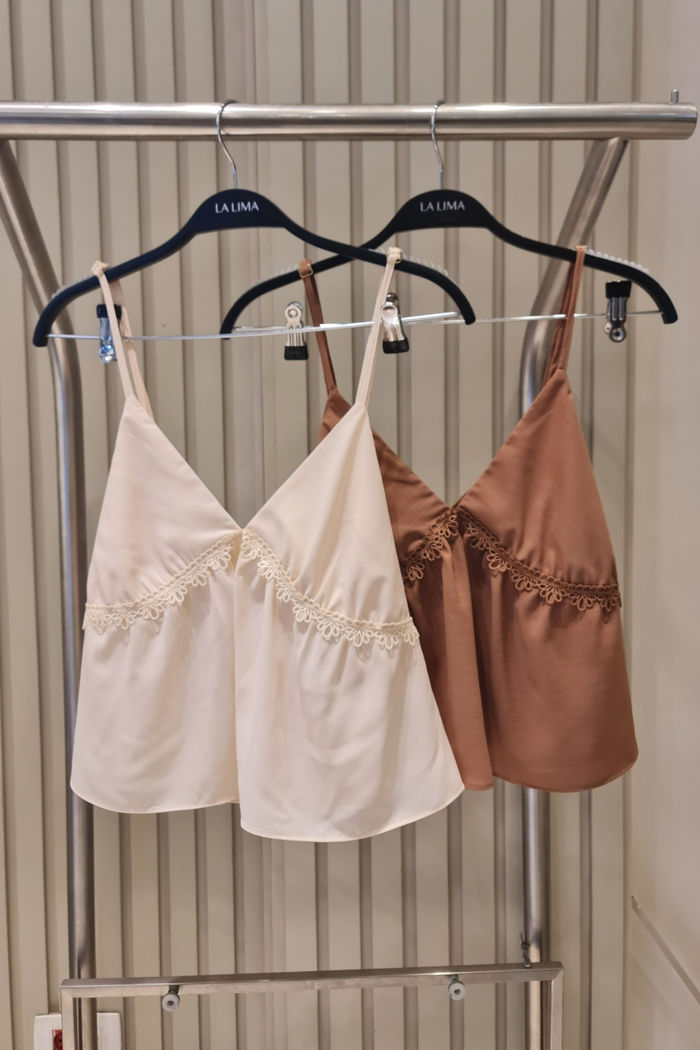 Bata Peplum com Renda Floral 2 Cores