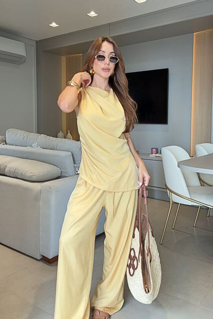 Regata Acinturada Gola Degagê Toque Acetinado 3 Cores