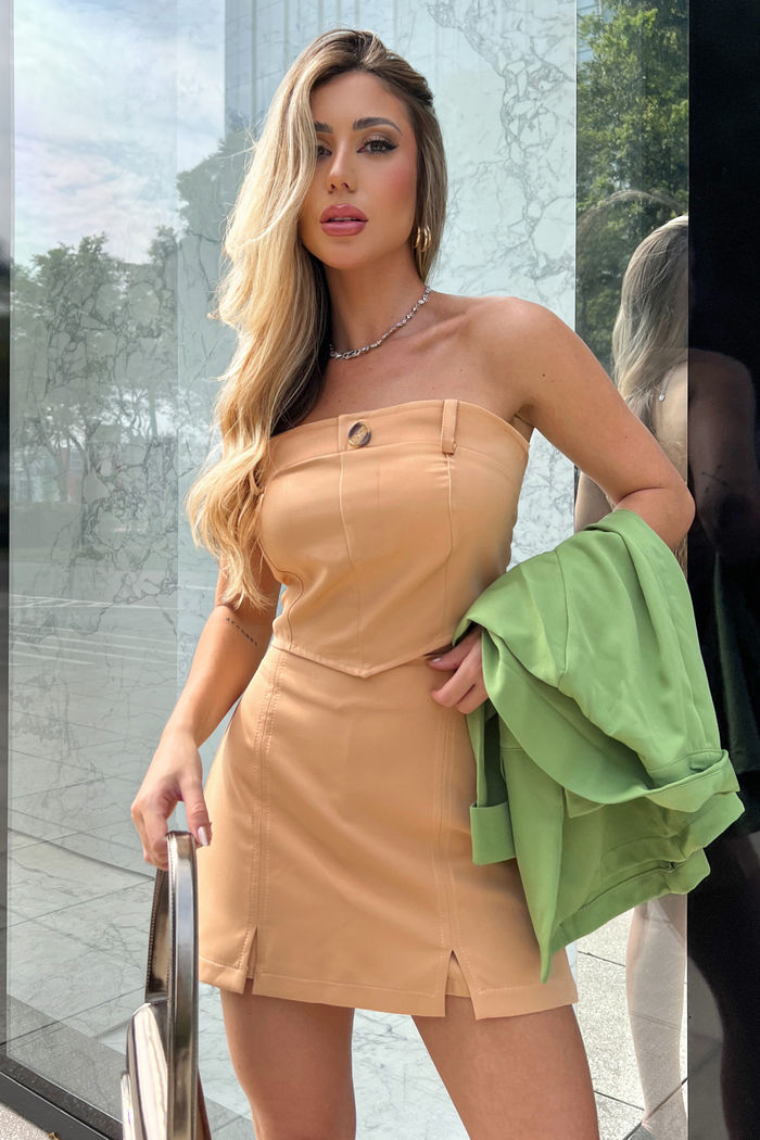 Top Calça Alfaiataria Tomara que Caia Caramelo